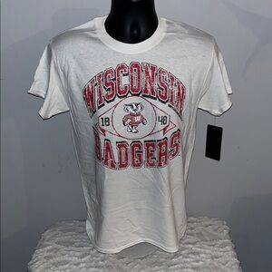 Wisconsin Badgers College Men’s Bucky Mascot Short Sleeve Tee Shirt Large